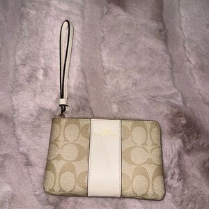 Coach Signature Corner Zip Wristlet
